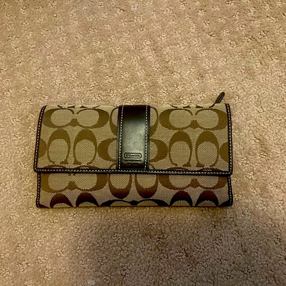 Coach Trifold Wallet - Picture 1 of 5